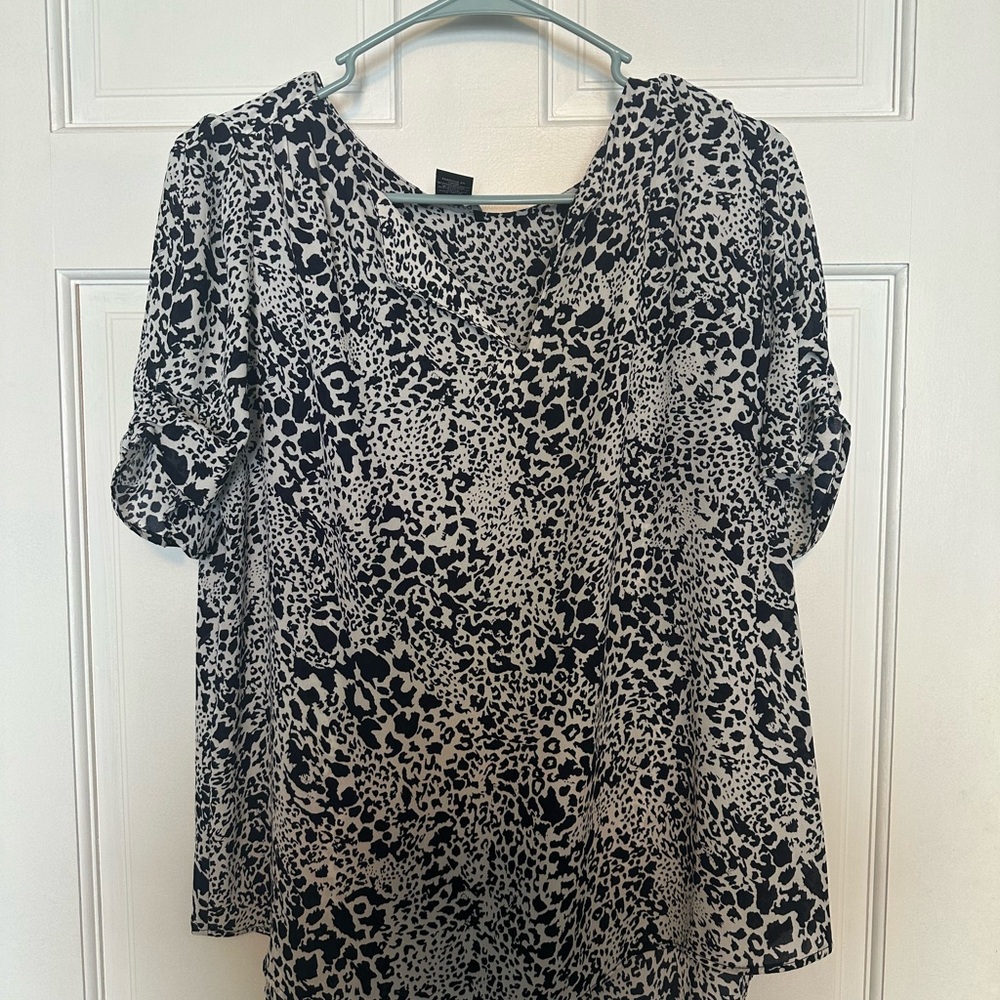 Jones New York Black and White Animal Print Blouse